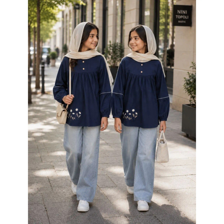 شومیز لینن نخ گلدوزی طرح بابونه رنگ سرمه ای سایز 60 و 65